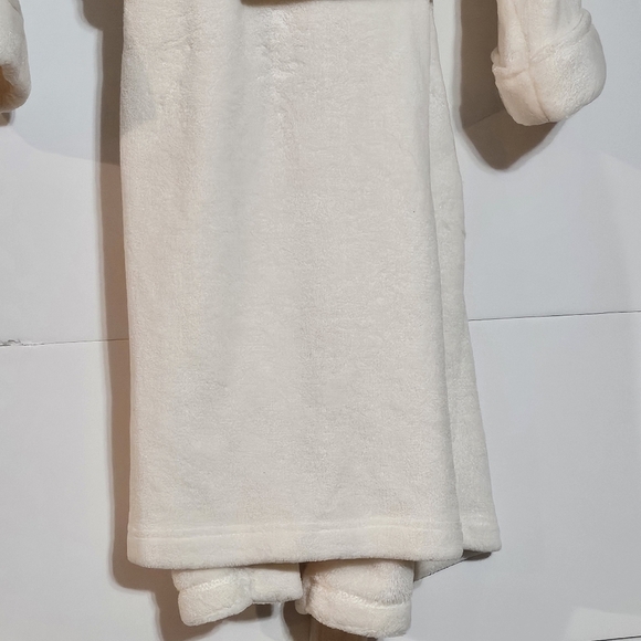 Lauren Ralph Lauren 'LRL' Monogram Plush White Robe - Picture 5 of 12